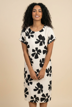 Load image into Gallery viewer, Bold Floral-Print Loose-Fit Midi Dress (2 Color Options)